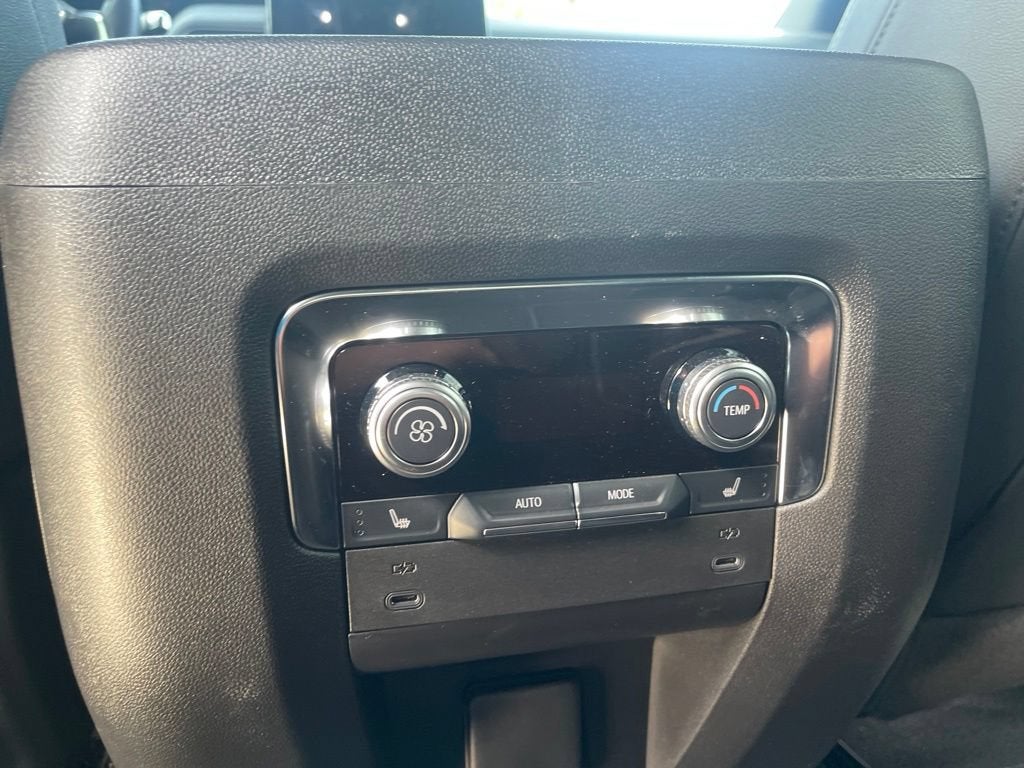 2025 GMC Yukon Elevation