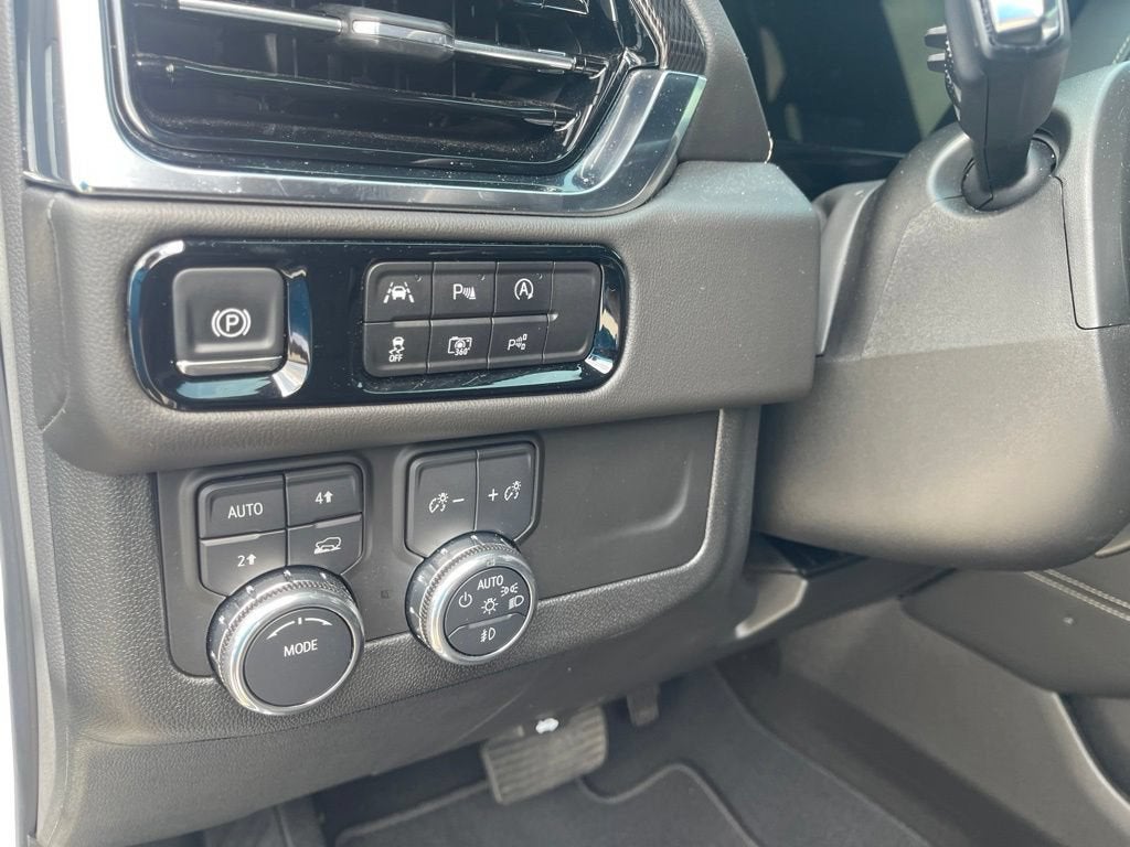 2025 GMC Yukon Elevation