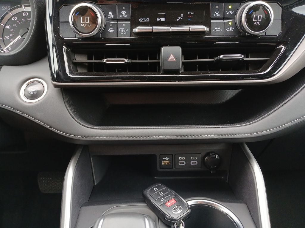2024 Toyota Highlander LE