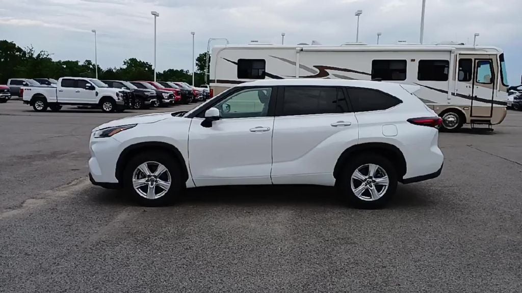 2024 Toyota Highlander LE