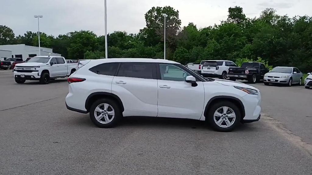 2024 Toyota Highlander LE