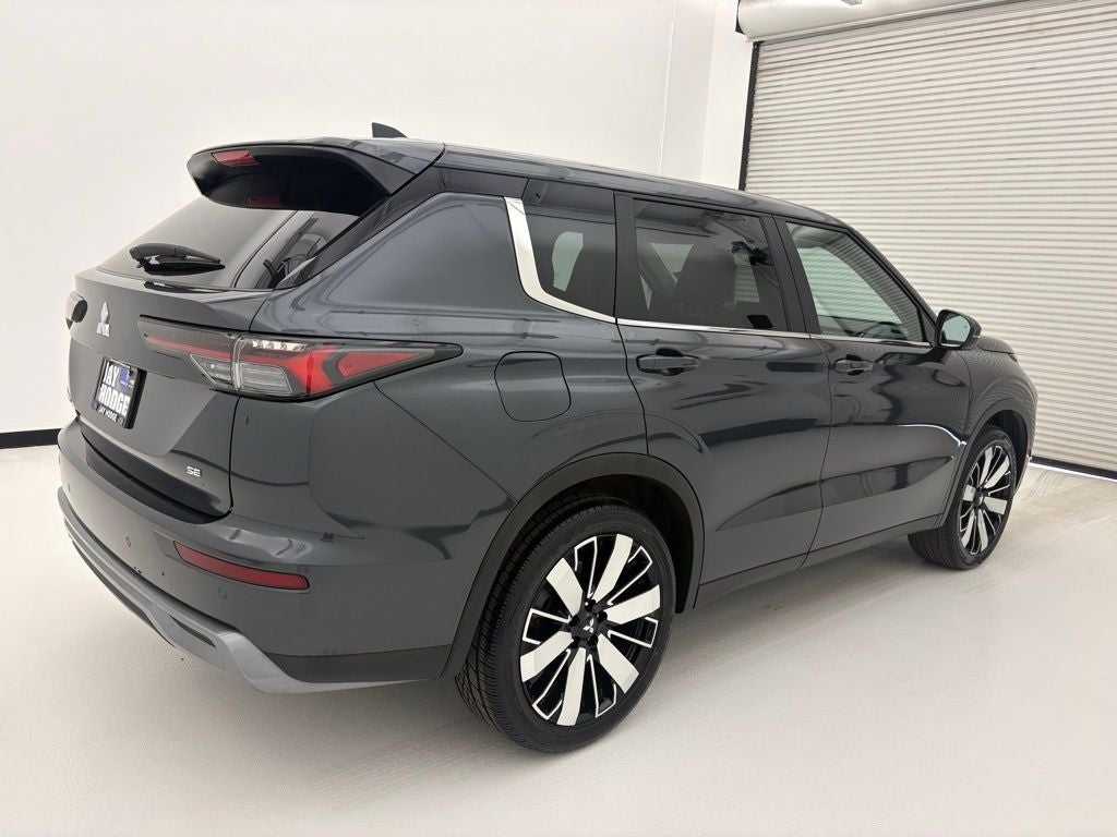 2025 Mitsubishi Outlander SE