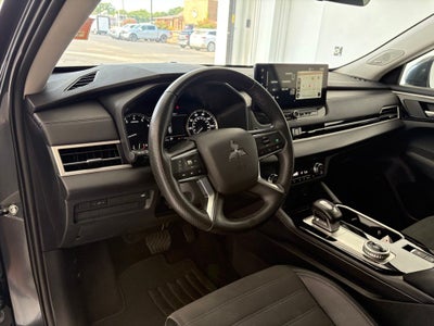 2025 Mitsubishi Outlander SE