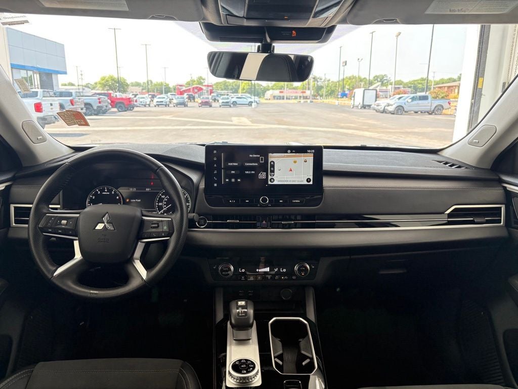 2025 Mitsubishi Outlander SE