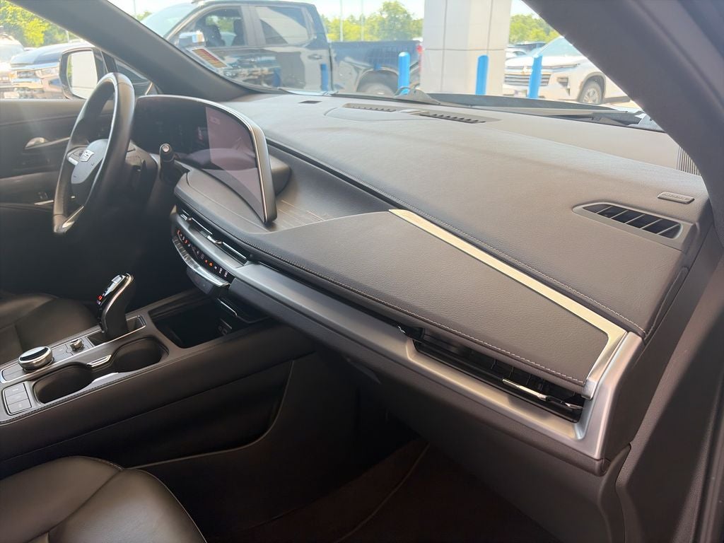 2025 Cadillac XT4 Premium Luxury