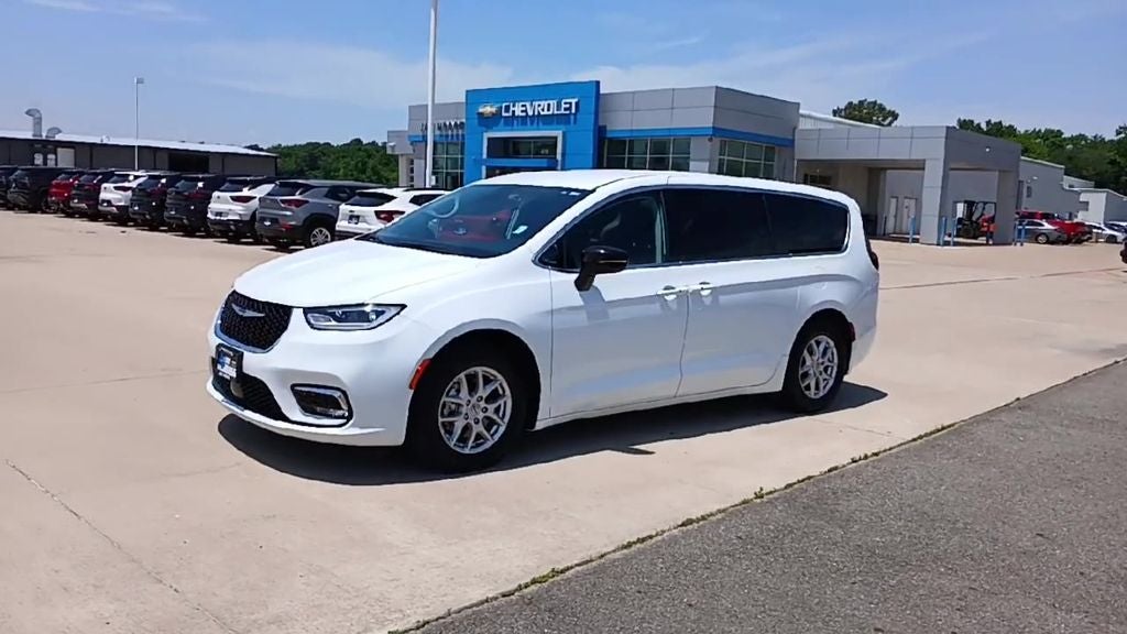 2024 Chrysler Pacifica Touring L