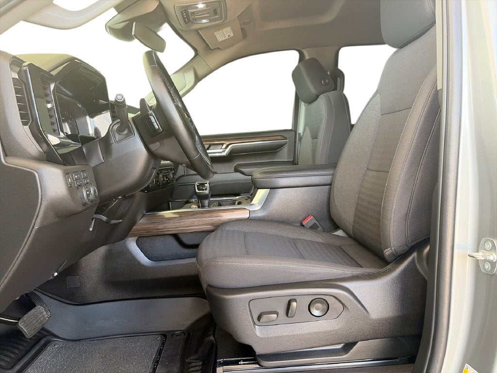 2024 Chevrolet Silverado 1500 LT LT1