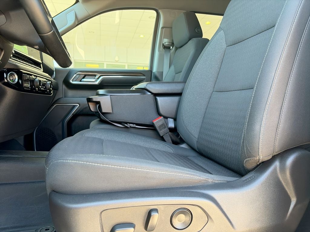 2025 Chevrolet Silverado 1500 LT LT1