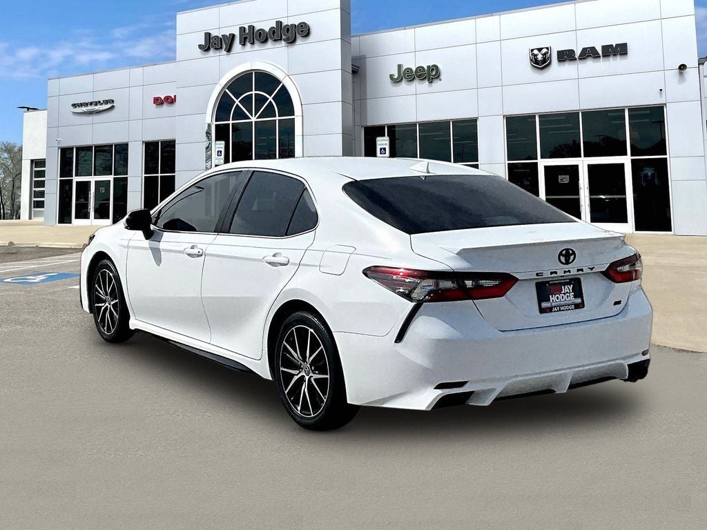2022 Toyota Camry SE