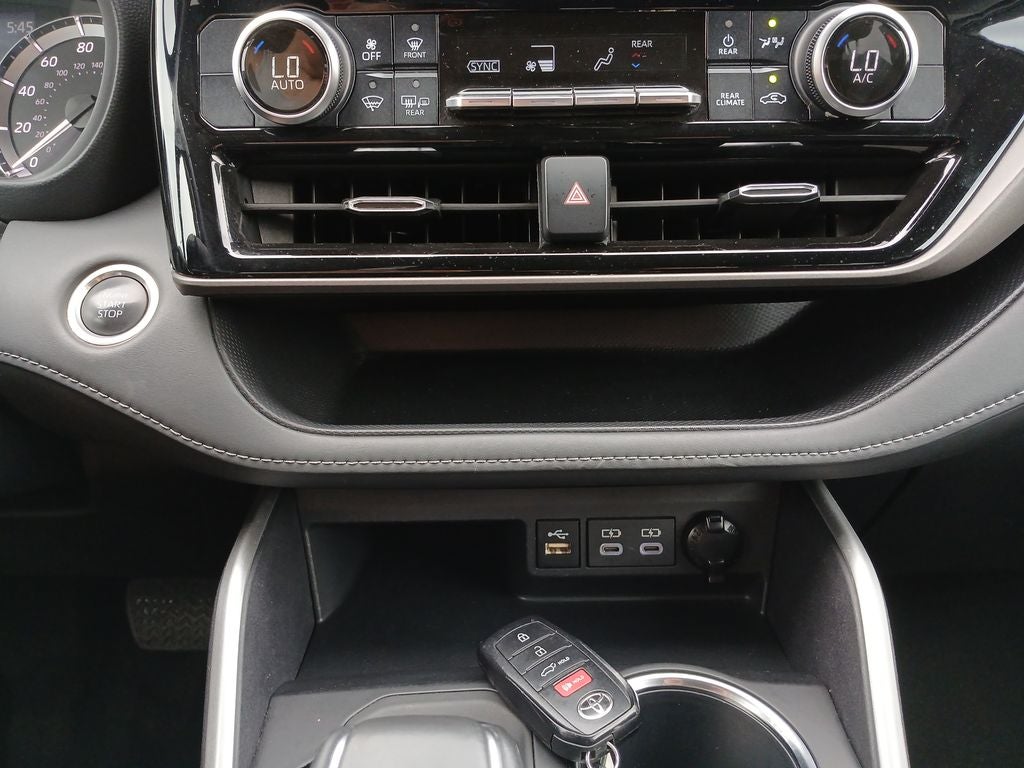 2024 Toyota Highlander LE