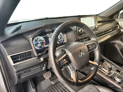2024 Mitsubishi Outlander Base