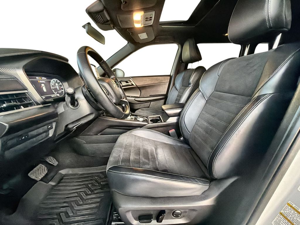 2024 Mitsubishi Outlander Base