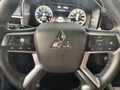2024 Mitsubishi Outlander Base
