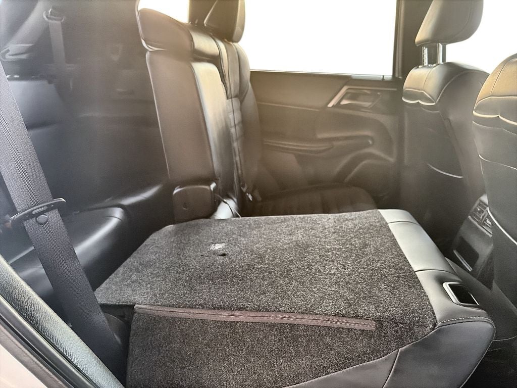2024 Mitsubishi Outlander Base