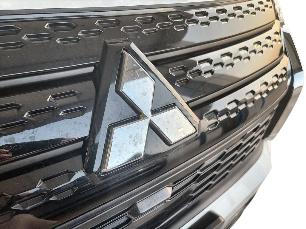 2024 Mitsubishi Outlander Base