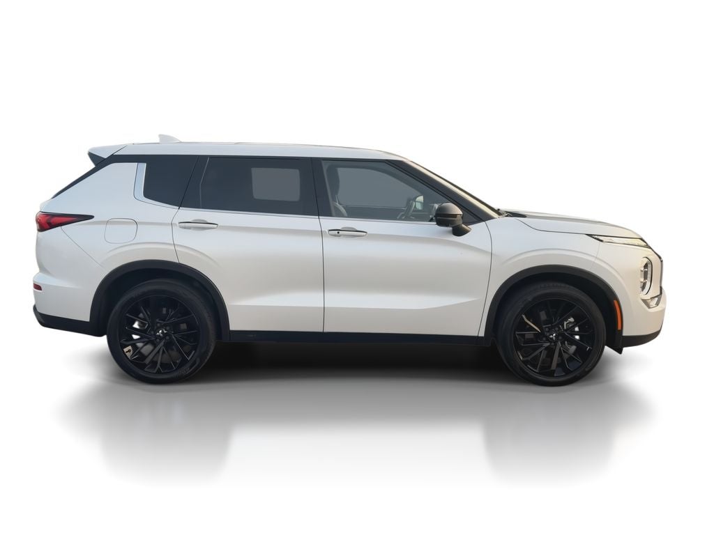 2024 Mitsubishi Outlander Base
