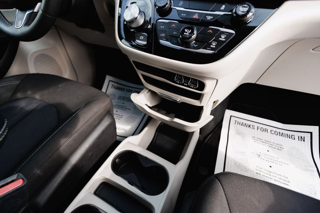 2023 Chrysler Voyager LX