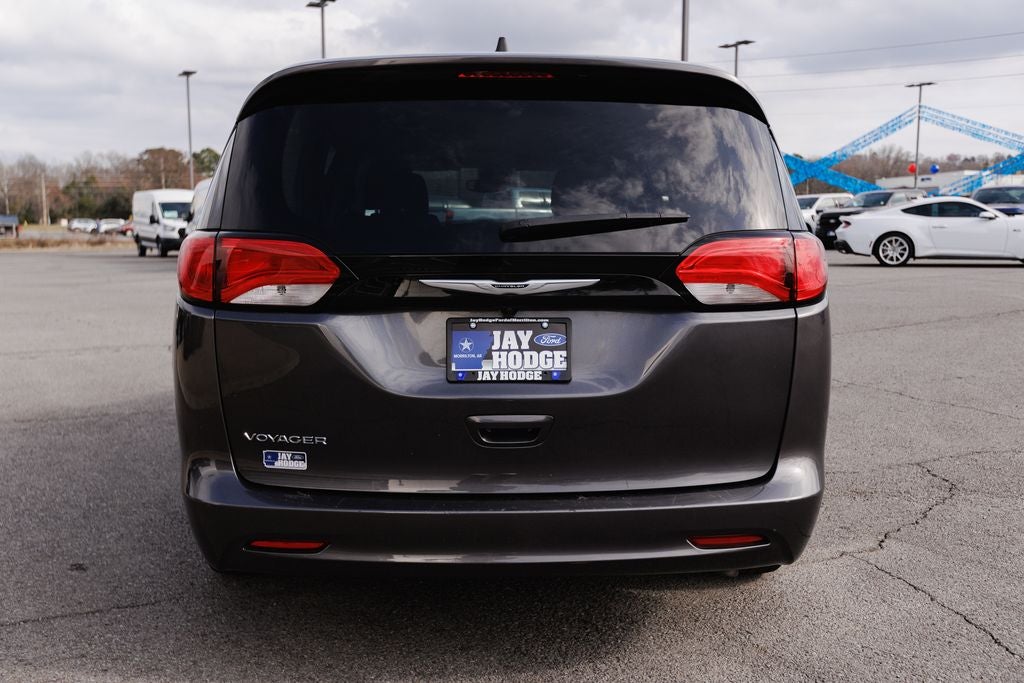 2023 Chrysler Voyager LX