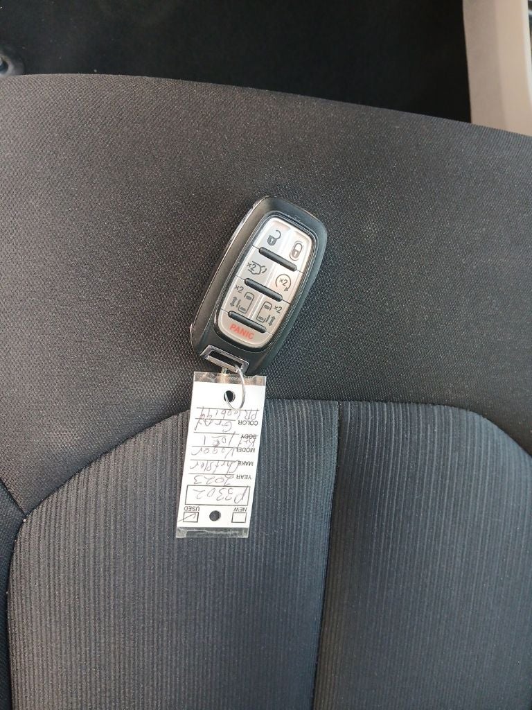 2023 Chrysler Voyager LX