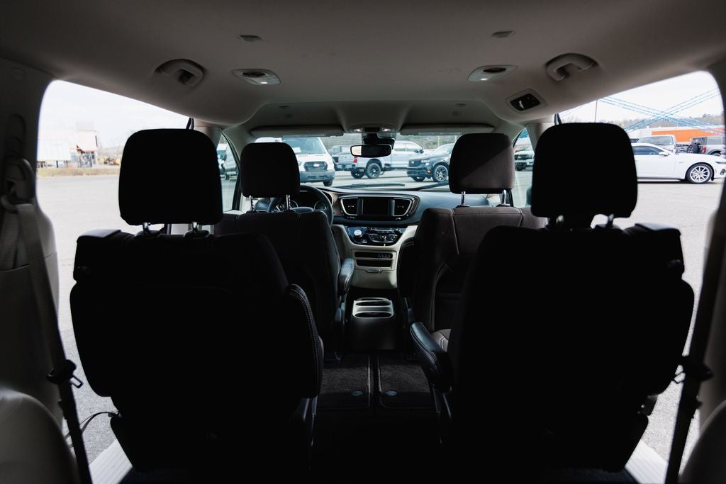 2023 Chrysler Voyager LX