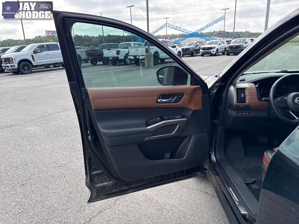 2025 Nissan Pathfinder Platinum